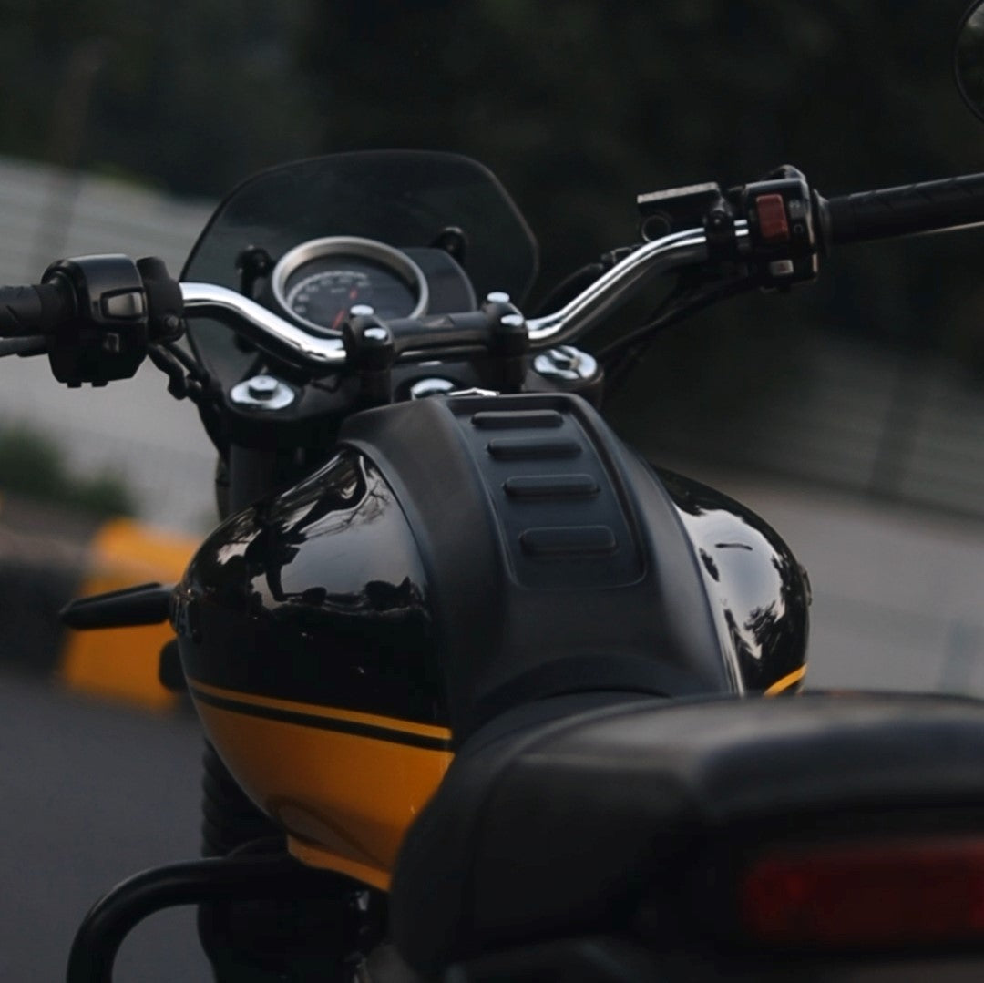 Honda Hness CB350 Tank Protection | Best Tank Pad Cover | Tank Scratch Protection | Modified Looks | Saiga Parts Modification Accessories |