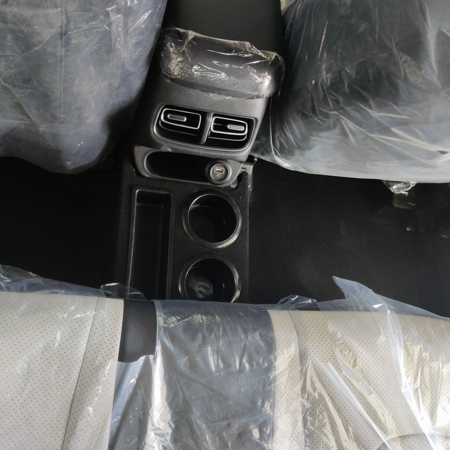Hyundai Creta Accessories | Modified Hyundai Creta | Best Creta Modification | Cup Holder with Tray | Rear Center Console | Saiga Parts for Hyundai Creta