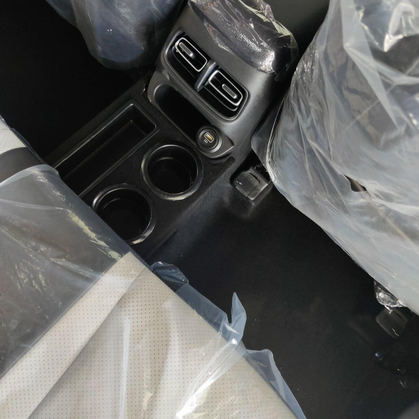 Hyundai Creta Accessories | Modified Hyundai Creta | Best Creta Modification | Cup Holder with Tray | Rear Center Console | Saiga Parts for Hyundai Creta