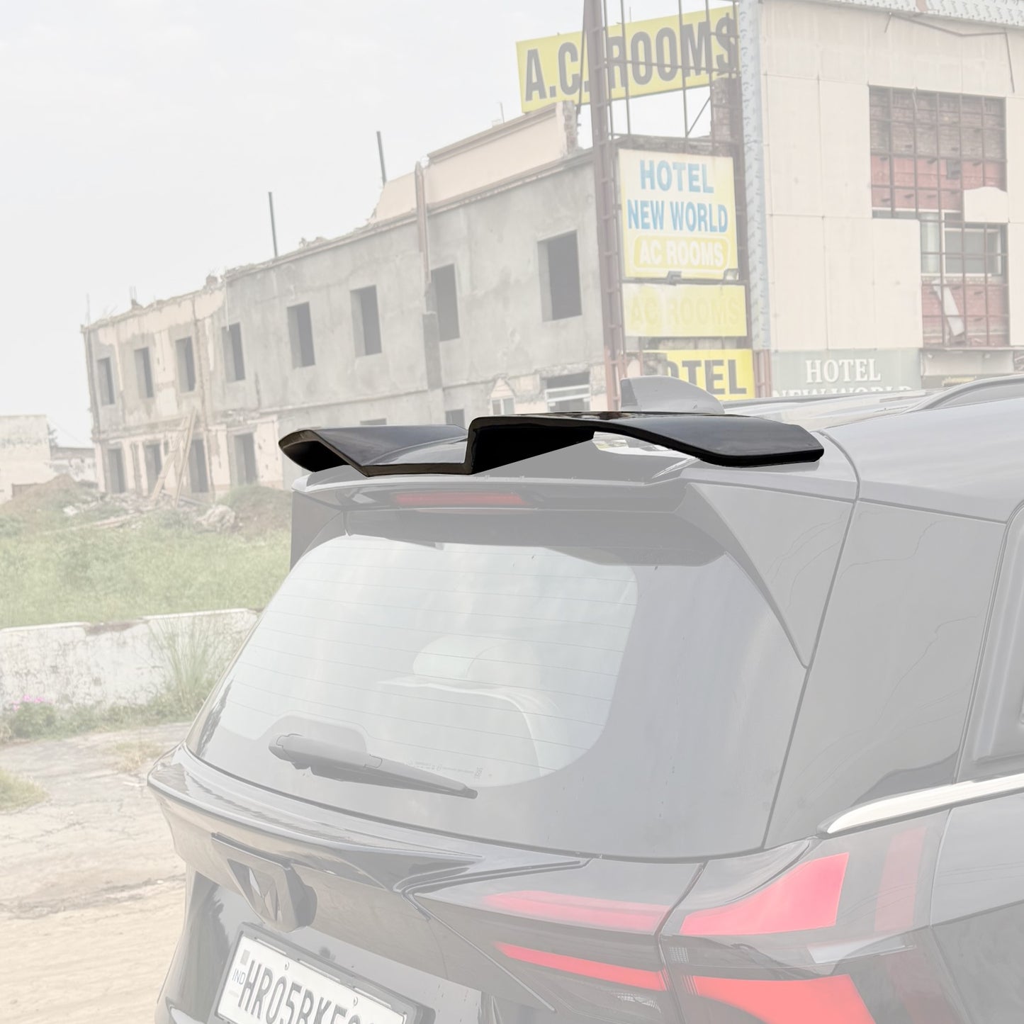 Upper Spoiler for Mahindra XUV700 - Prebook