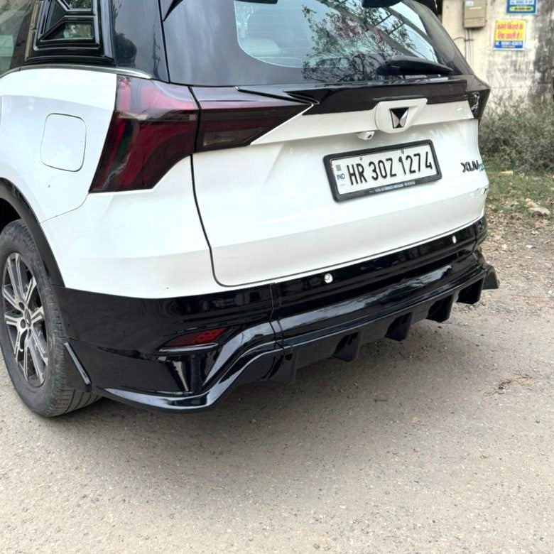 Rear Skirting for Mahindra XUV700 - PreBook