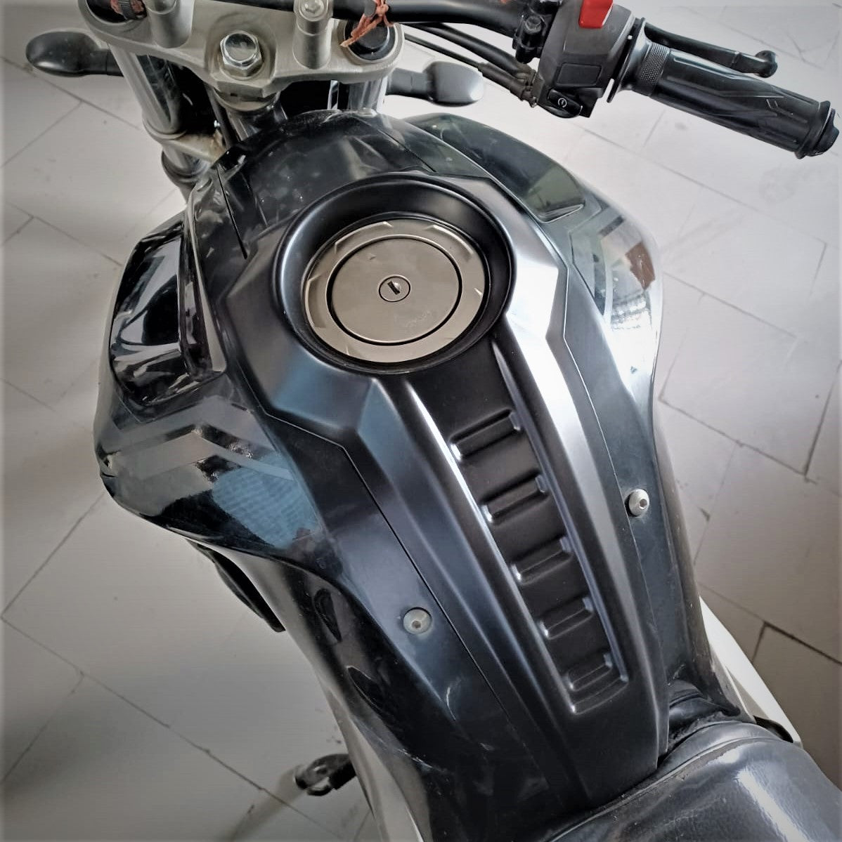 Yamaha FZ V2 Fazer V2 Tank Protection | Best Tank Pad Cover | Tank Scratch Protection | Modified Looks | Saiga Parts Modification Accessories