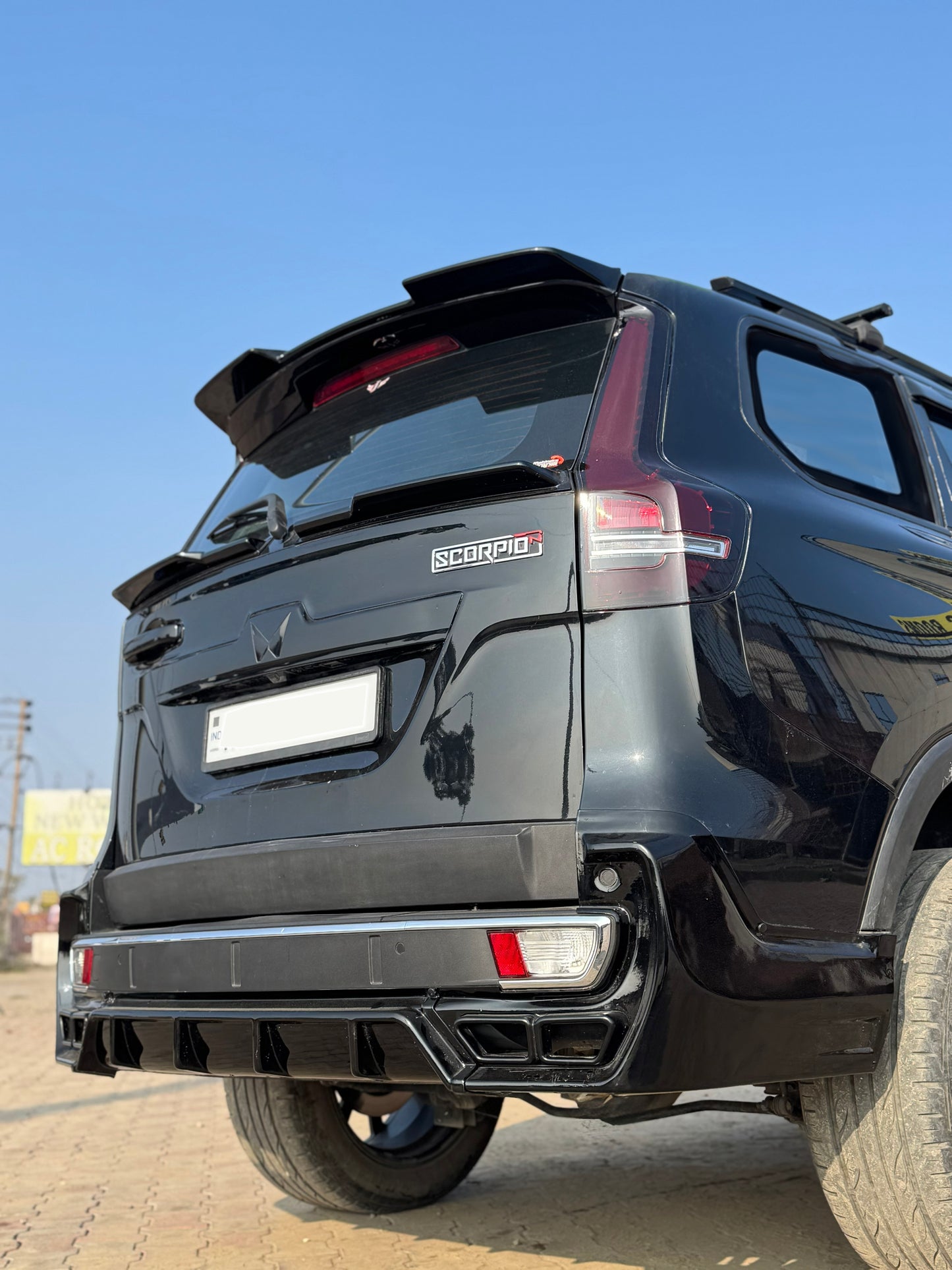 BaseLine Modification Body Kit for Scorpio-N (Black)
