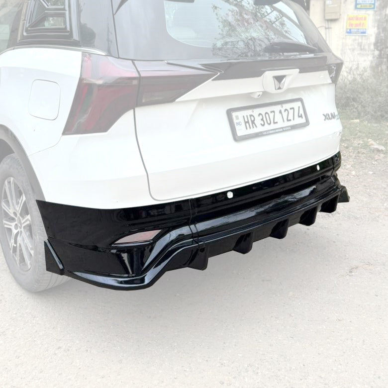 Rear Skirting for Mahindra XUV700 - PreBook