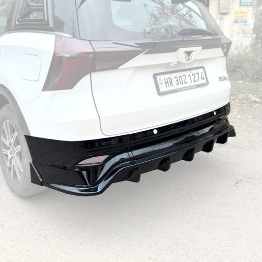Rear Skirting for Mahindra XUV700 - PreBook