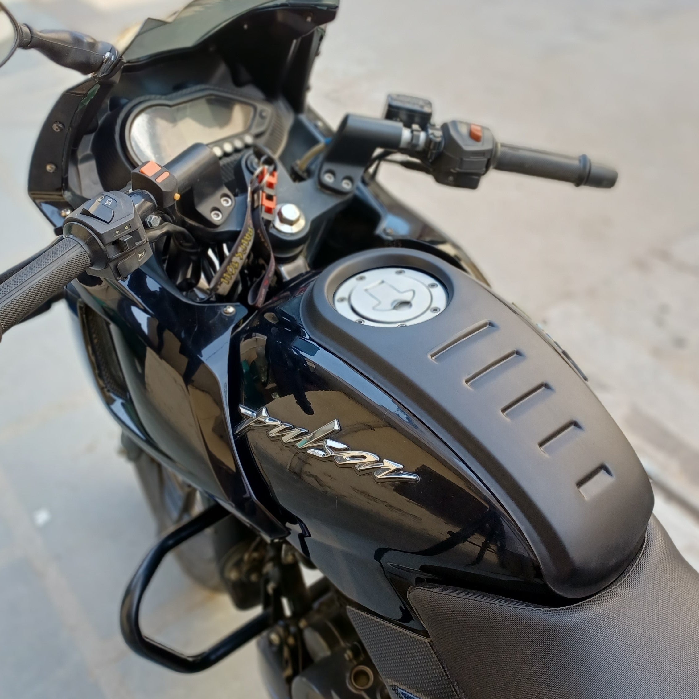 Pulsar 220f tank cover new arrivals