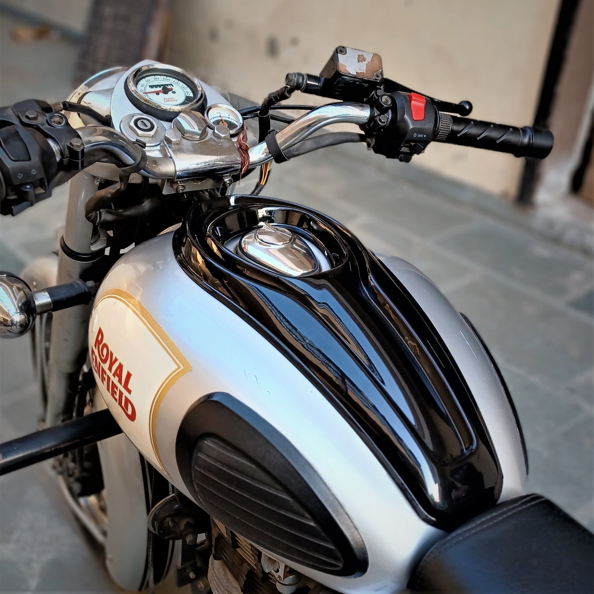 Royal Enfield Classic Tank Protection | Best Tank Pad Cover | Tank Scratch Protection | Modified Looks | Fits RE Classic 350 | Bullet Classic 500 | Saiga Parts Modification Accessories |