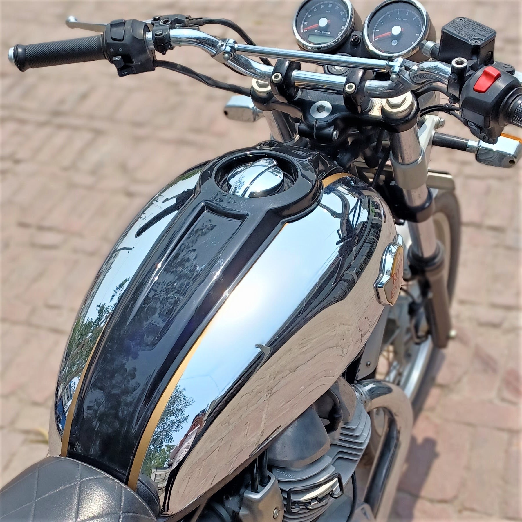 Royal Enfield Interceptor 650 Tank Protection | Best Tank Pad Cover | Tank Scratch Protection | Modified Looks | Saiga Parts Modification Accessories