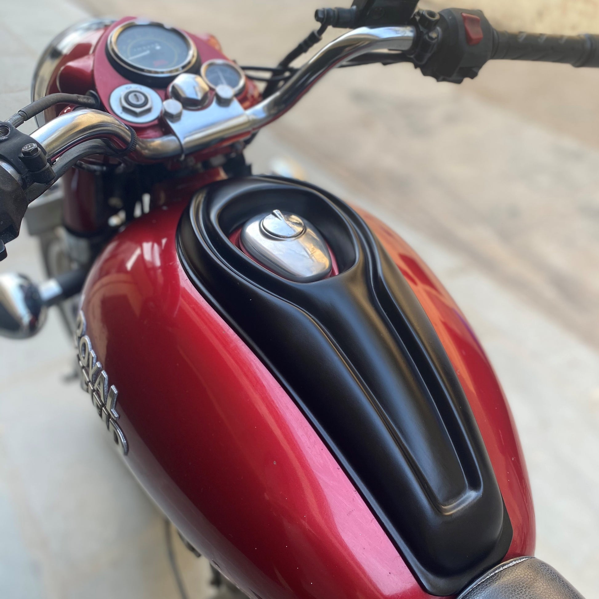 Royal Enfield Electra Tank Protection | Best Tank Pad Cover | Tank Scratch Protection | Modified Looks | Saiga Parts Modification Accessories |