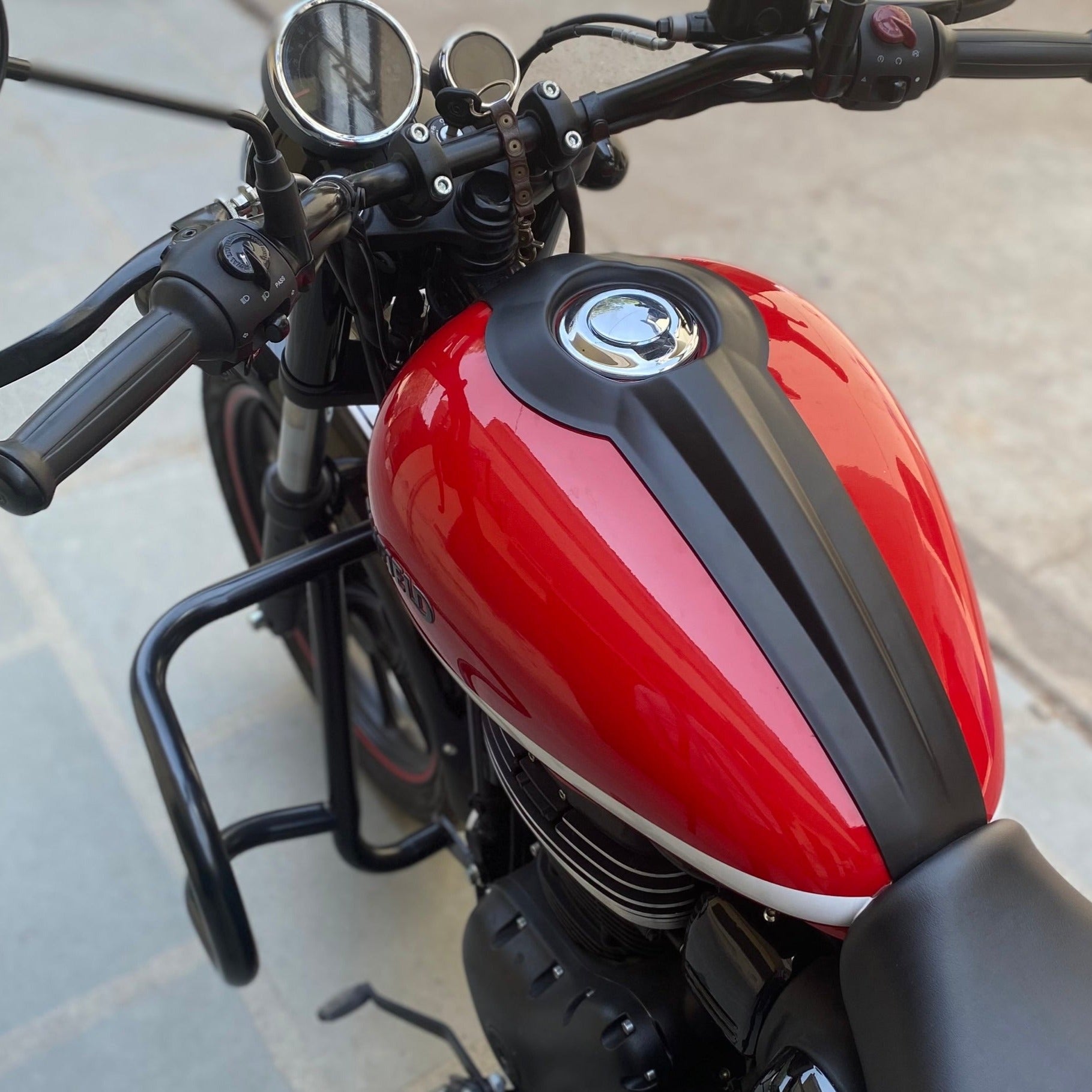 Royal Enfield Meteor 350 Tank Protection | Best Tank Pad Cover | Tank Scratch Protection | Modified Looks | Saiga Parts Modification Accessories