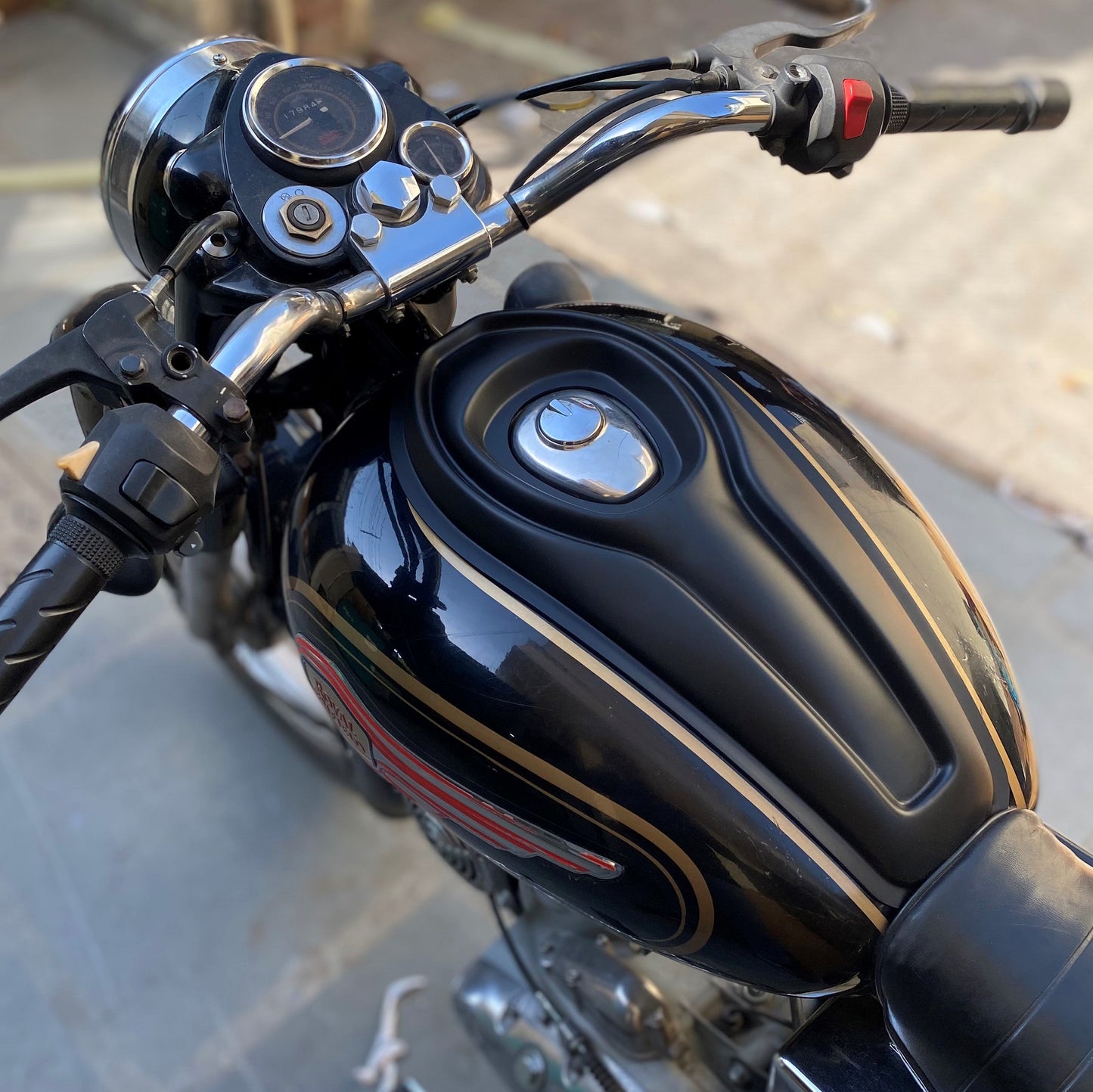 Royal Enfield Standard Tank Protection | Best Tank Pad Cover | Tank Scratch Protection | Modified Looks | Fits RE Bullet Standard | Saiga Parts Modification Accessories