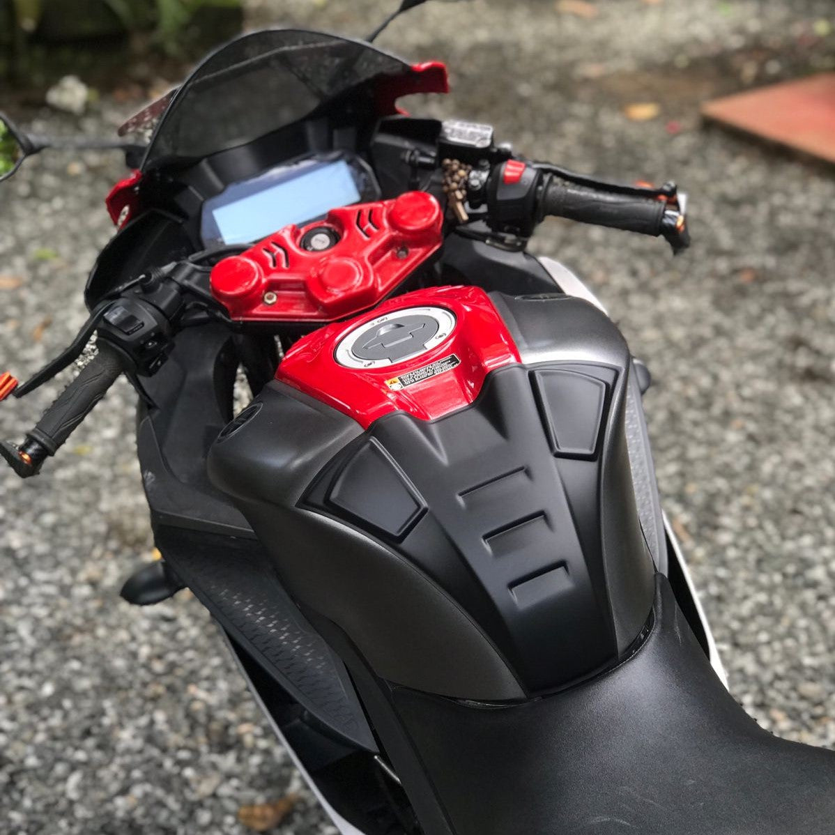 Yamaha R15 V3 Tank Protection | Best Tank Pad Cover | Tank Scratch Protection | Modified Looks | Saiga Parts Modification Accessories