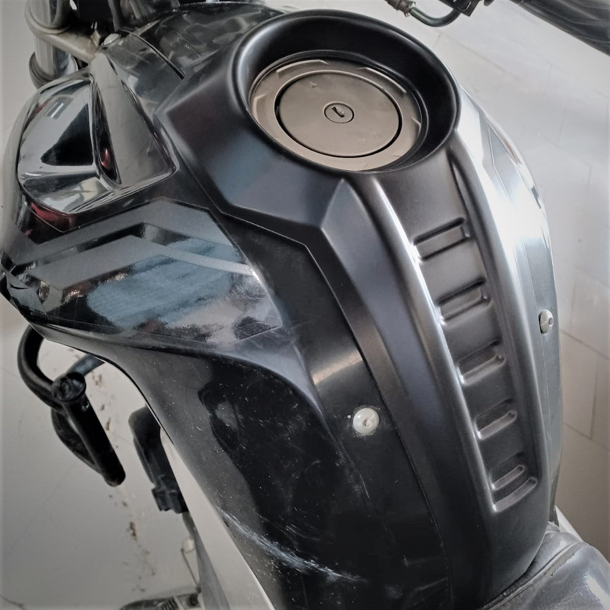 Yamaha FZ V2 Fazer V2 Tank Protection | Best Tank Pad Cover | Tank Scratch Protection | Modified Looks | Saiga Parts Modification Accessories